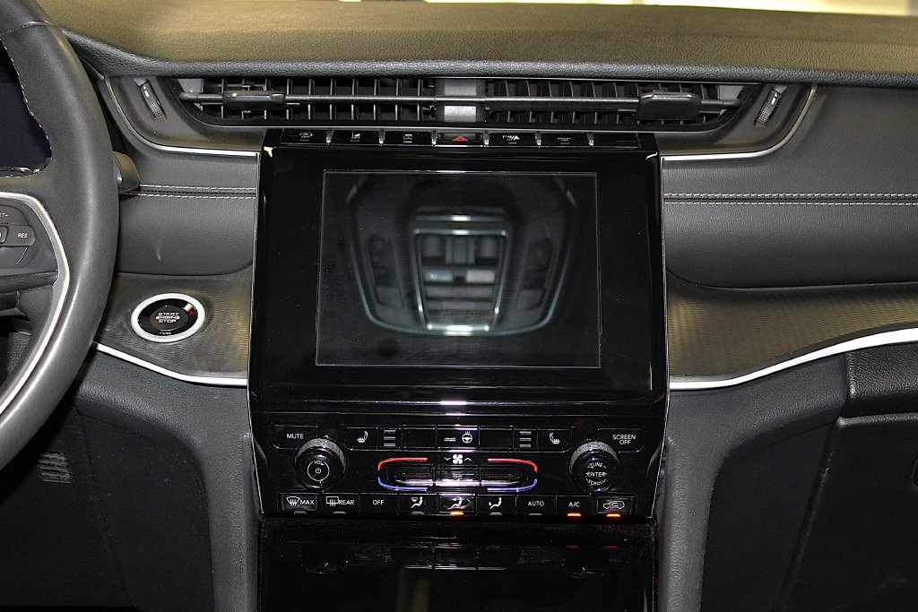 Certified 2023 Jeep Grand Cherokee Altitude AWD/4WD image 14