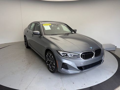Used 2025 BMW 330i Sedan RWD image 3