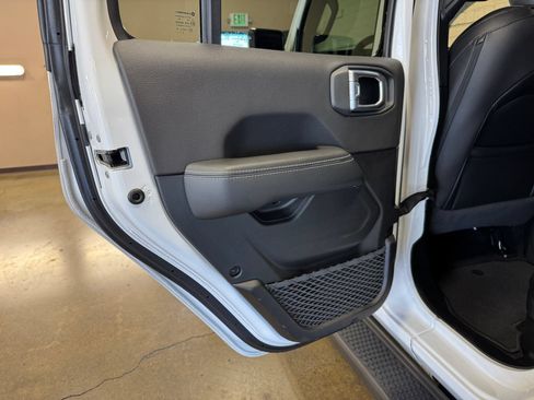 Used 2023 Jeep Wrangler Unlimited Sahara AWD/4WD image 27