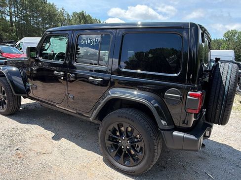 Used 2025 Jeep Wrangler Unlimited Sahara w/ Safety Group AWD/4WD image 10