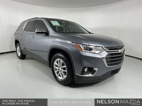 Used 2020 Chevrolet Traverse LT image 1
