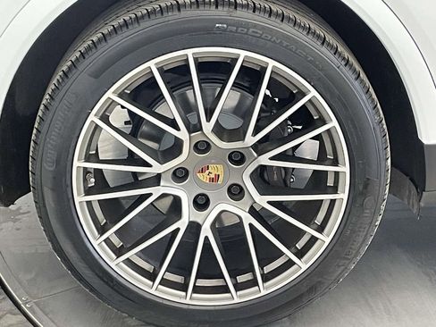 Certified 2023 Porsche Cayenne Platinum Edition AWD/4WD image 13