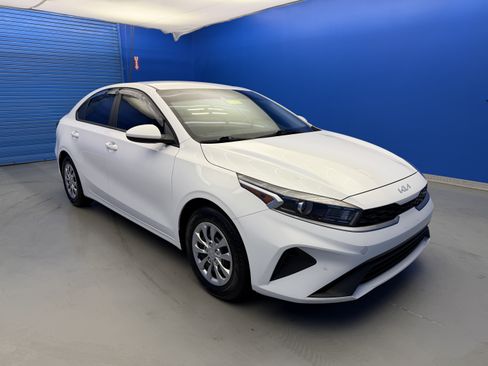 Used 2022 Kia Forte Sedan FWD image 2