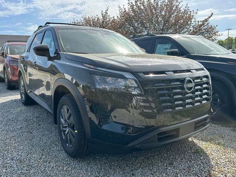 New 2026 Nissan Pathfinder SV w/ SV Premium Package image 3