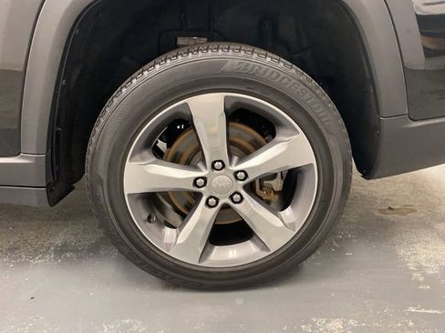 Used 2021 Jeep Grand Cherokee L Limited image 32