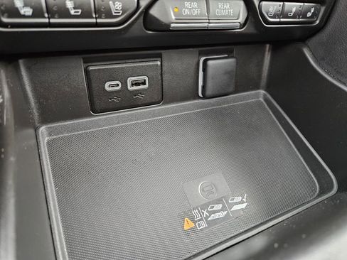 Used 2023 GMC Yukon SLT w/ SLT Premium Package image 28