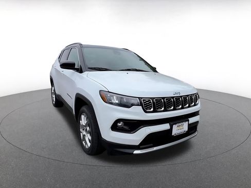 Used 2025 Jeep Compass Limited AWD/4WD image 3