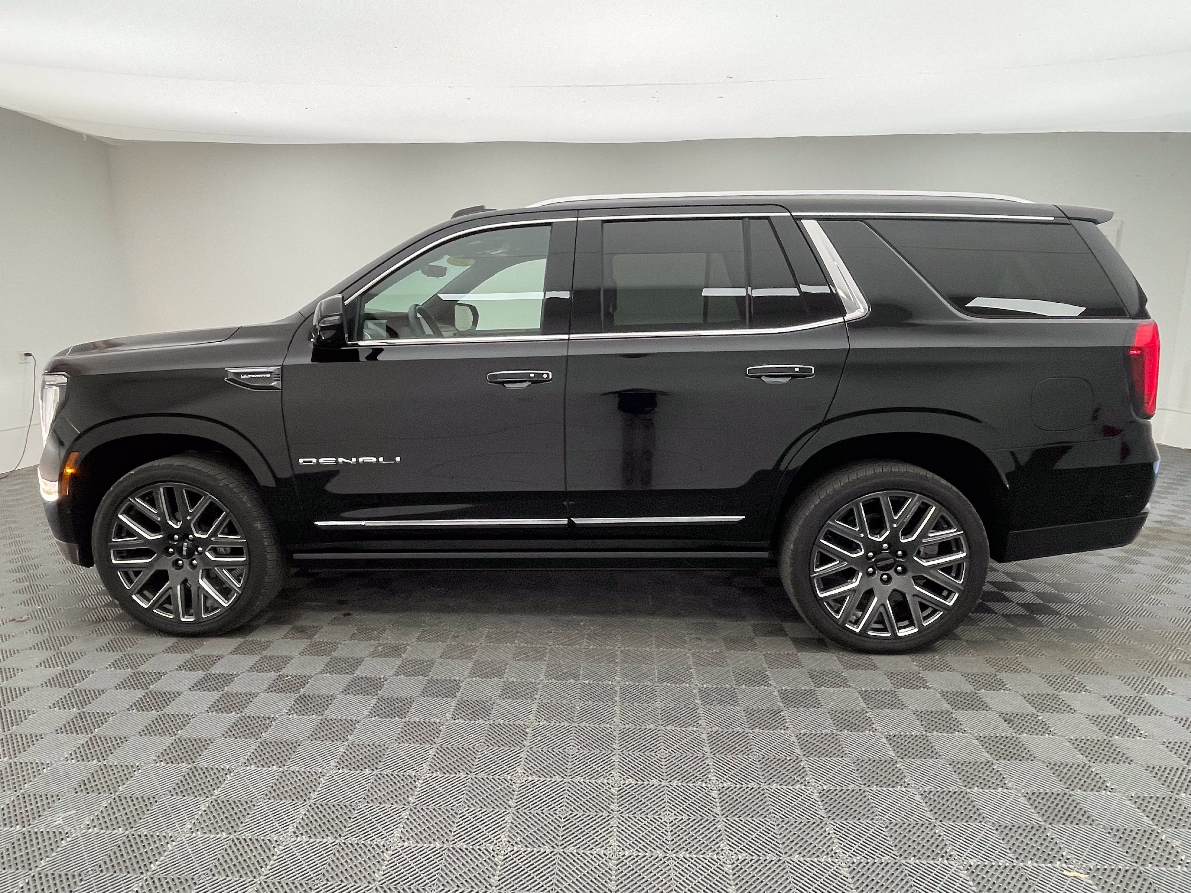 Used 2026 GMC Yukon Denali Ultimate w/ LPO, Floor Liner Package AWD/4WD image 15