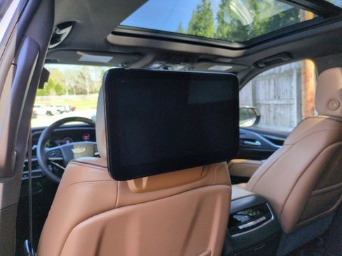 Used 2023 Cadillac Escalade Premium Luxury image 43