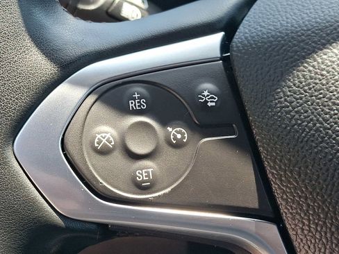 Used 2023 Chevrolet Traverse LT FWD image 21