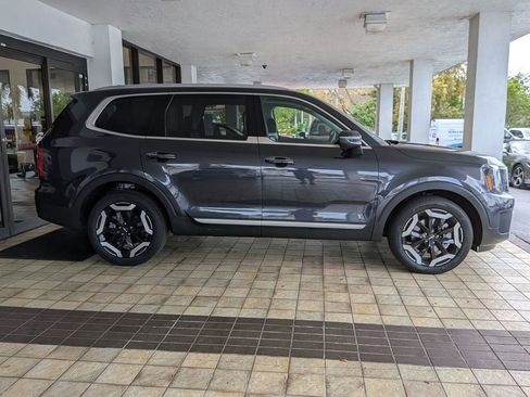Used 2025 Kia Telluride S FWD image 4