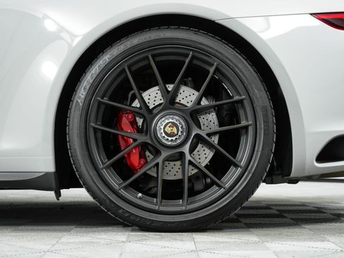 Used 2018 Porsche 911 Targa 4 GTS image 37