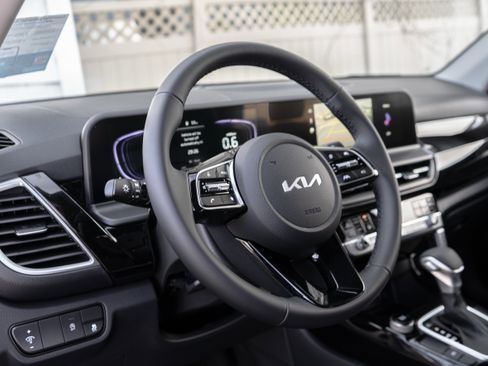 New 2026 Kia Seltos S FWD image 14