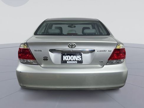 Used 2005 Toyota Camry XLE FWD image 10