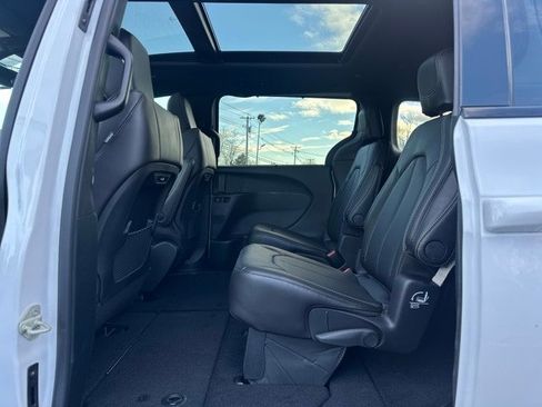 New 2026 Chrysler Pacifica Select w/ S Appearance Package image 19