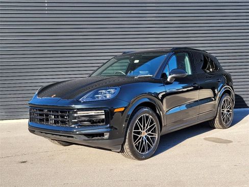 Used 2025 Porsche Cayenne image 1