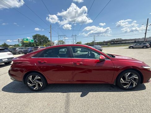 Used 2025 Hyundai Elantra SEL FWD image 4