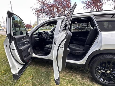 Used 2025 Toyota Grand Highlander AWD Hybrid image 22