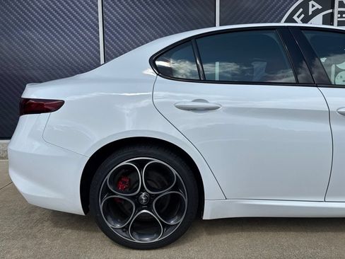 Used 2023 Alfa Romeo Giulia Veloce AWD/4WD image 5