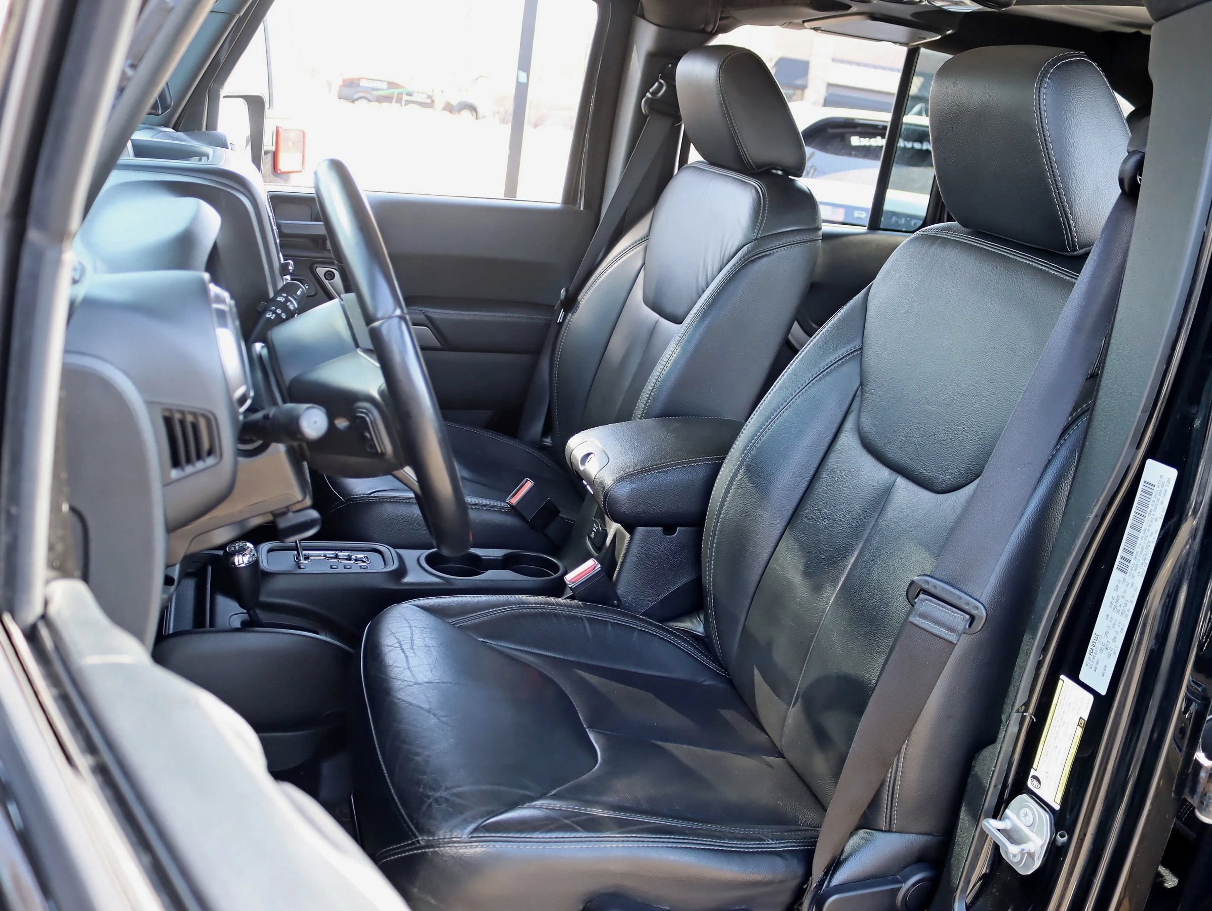 Used 2018 Jeep Wrangler Unlimited Sahara AWD/4WD image 28