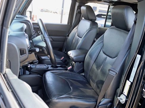 Used 2018 Jeep Wrangler Unlimited Sahara AWD/4WD image 28