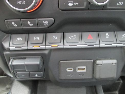 Used 2019 Chevrolet Silverado 1500 High Country w/ High Country Premium Package image 25