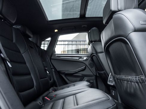 Certified 2026 Porsche Macan AWD/4WD image 36