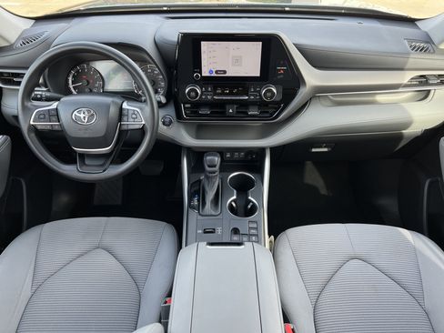 Used 2023 Toyota Highlander L image 15