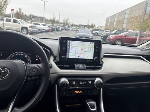 Used 2021 Toyota RAV4 Limited image 29