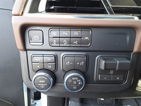 New 2026 Chevrolet Suburban High Country image 20