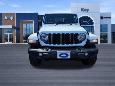Used 2025 Jeep Gladiator Sport AWD/4WD image 8