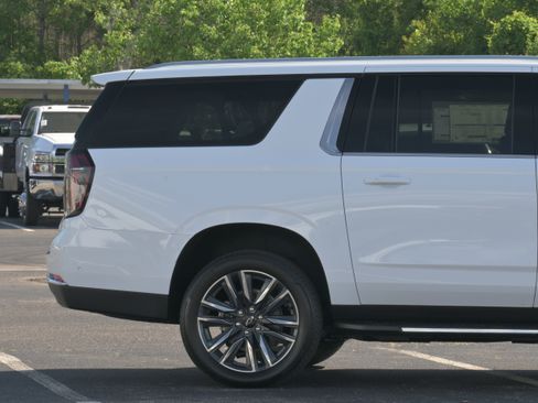 New 2026 Chevrolet Suburban LS w/ LS Custom Edition RWD image 5