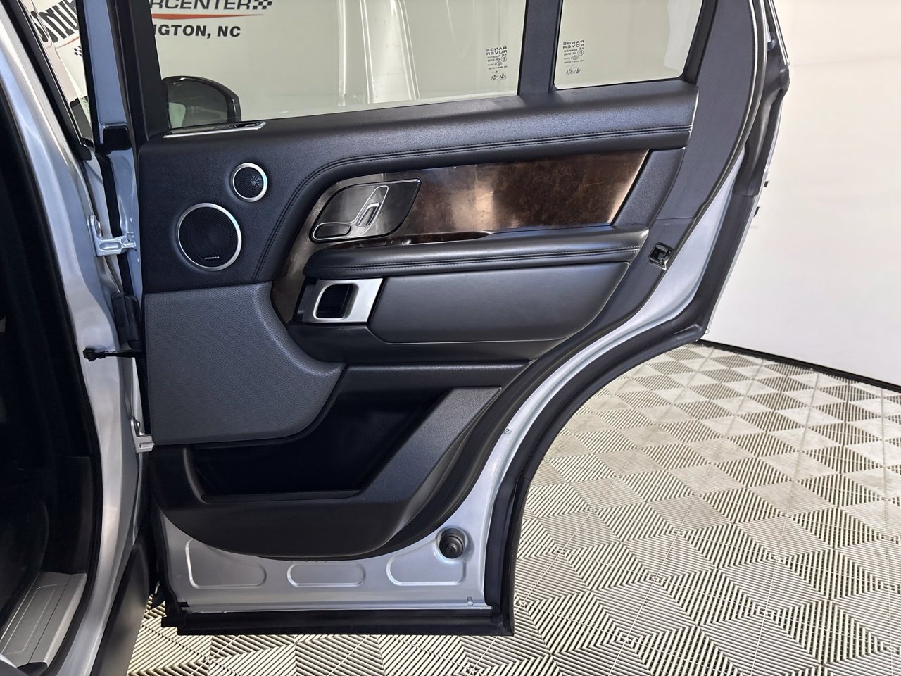 Used 2020 Land Rover Range Rover HSE AWD/4WD image 28