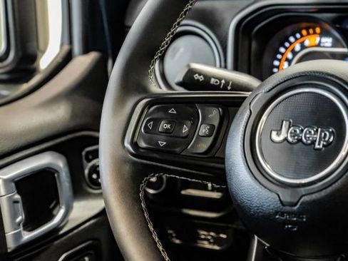 Used 2025 Jeep Wrangler Unlimited Rubicon AWD/4WD image 24