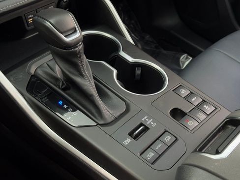 Used 2023 Toyota Highlander XLE image 18