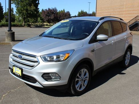 Used 2018 Ford Escape SE w/ Ford Safe & Smart Package AWD/4WD image 2