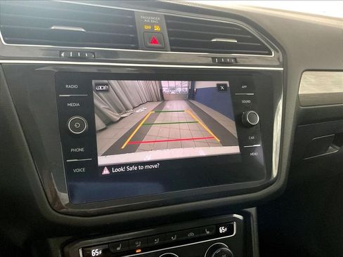 Used 2021 Volkswagen Tiguan SE w/ Panoramic Sunroof Package AWD/4WD image 19