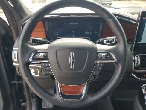 Used 2024 Lincoln Navigator Reserve image 14