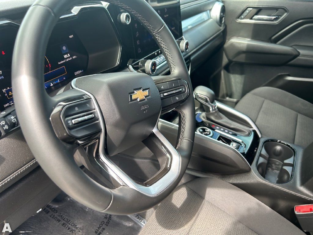 Used 2024 Chevrolet Colorado LT w/ LT Convenience Package AWD/4WD image 18