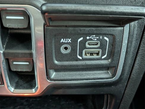 Used 2020 Jeep Wrangler Unlimited Freedom Edition image 23