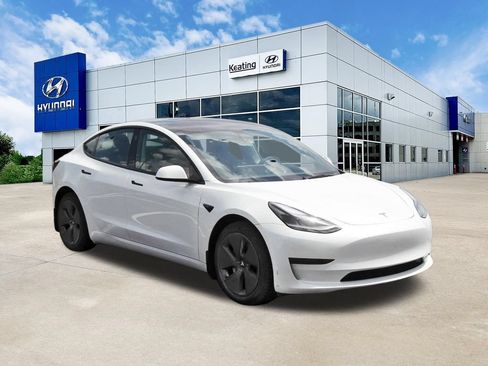 Used 2023 Tesla Model 3 Standard Range RWD image 3