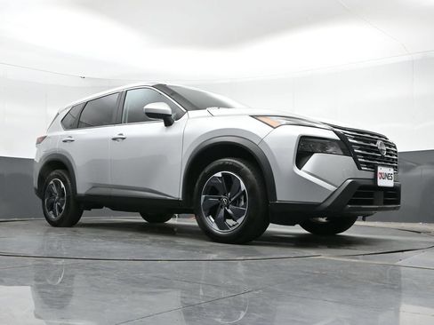 Used 2025 Nissan Rogue SV AWD/4WD image 44