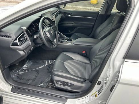 Used 2023 Toyota Camry SE FWD image 7