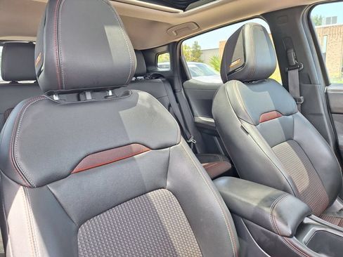 Used 2025 Nissan Kicks SR w/ SR Premium Package FWD image 27