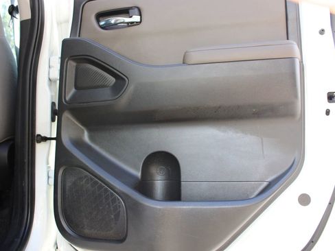 Used 2022 Nissan Frontier SV image 16