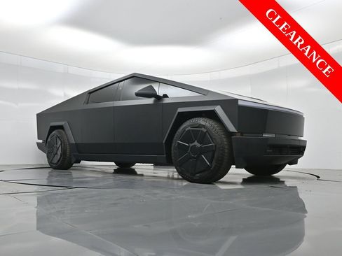 Used 2024 Tesla Cybertruck AWD Crew Cab image 42