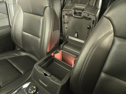 Used 2023 Chevrolet Traverse RS image 30