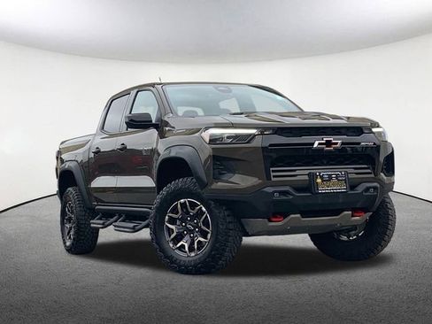 Used 2025 Chevrolet Colorado ZR2 w/ Technology Package image 2