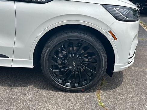 New 2026 Lincoln Aviator Reserve w/ Luxury Package AWD/4WD image 13