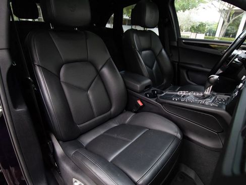 Used 2021 Porsche Macan w/ Premium Package Plus AWD/4WD image 42